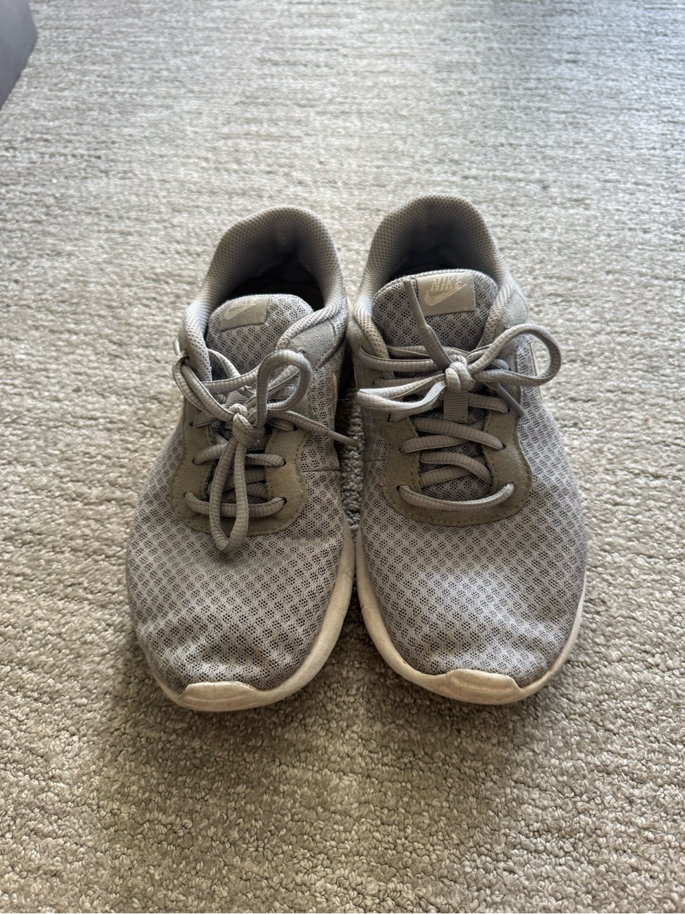 Nike Gray roshes